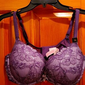 VS bra Victoria secret 38D NWT purple lace. small bow w/ vs charm center front